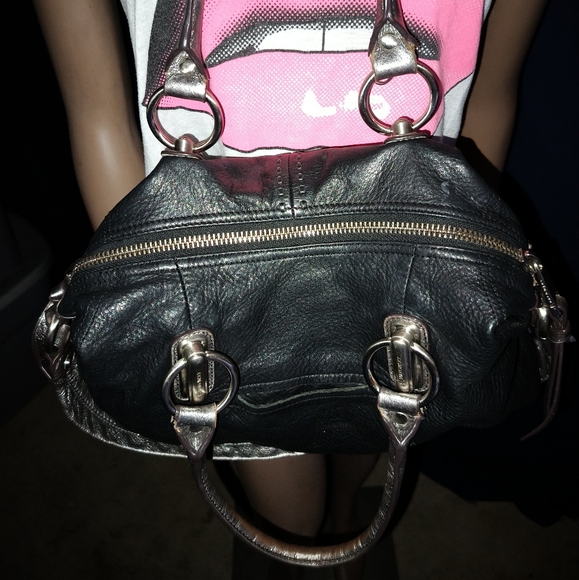 B. Makowsky 3-Tone Crossbody Leather Bag. - Picture 13 of 16